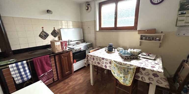 Casa colonica con grande terreno edificabile