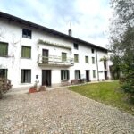 Casa colonica con grande terreno edificabile