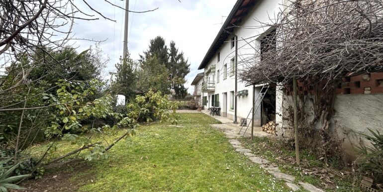 Casa colonica con grande terreno edificabile