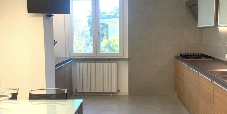 Abitazione ristrutturata più ampi spazi commerciali