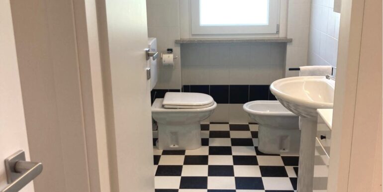 Abitazione ristrutturata più ampi spazi commerciali