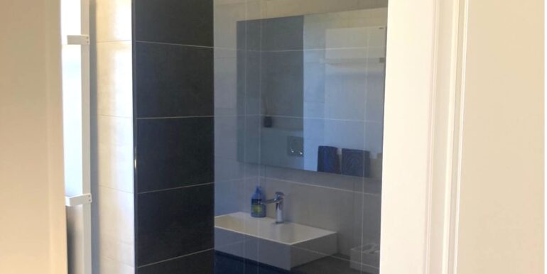 Abitazione ristrutturata più ampi spazi commerciali