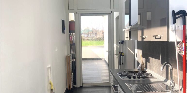 Abitazione ristrutturata più ampi spazi commerciali