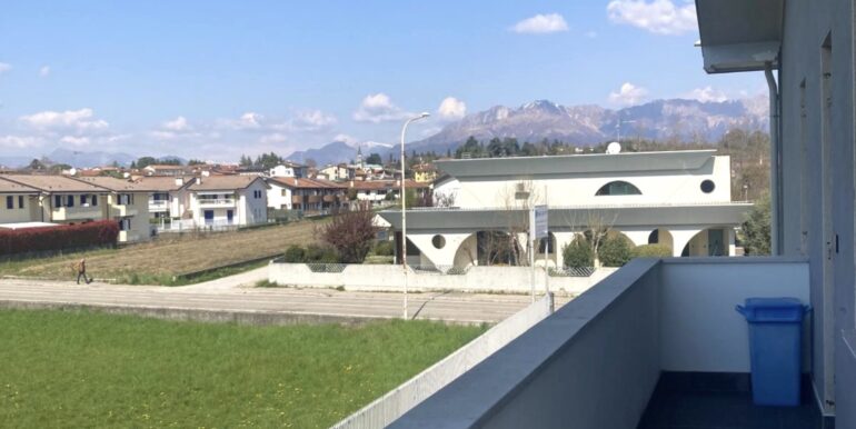 Abitazione ristrutturata più ampi spazi commerciali