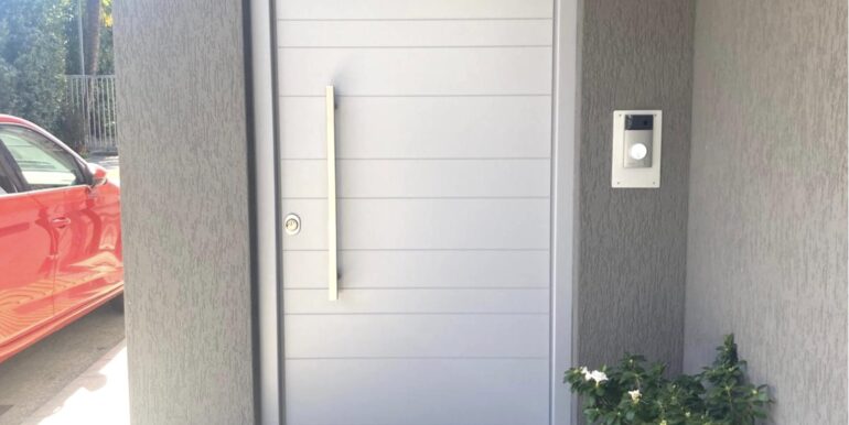 Abitazione ristrutturata più ampi spazi commerciali