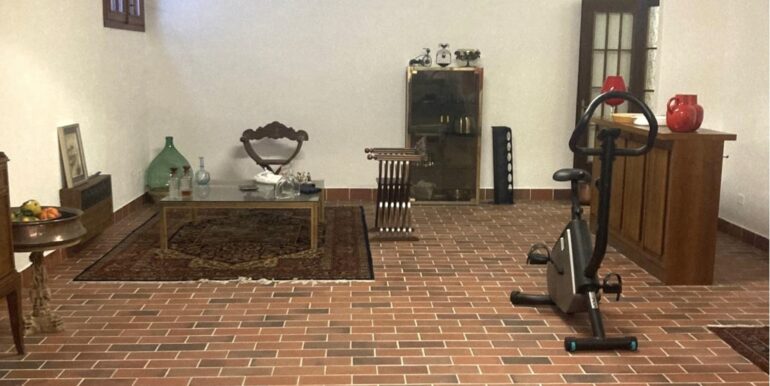 Abitazione ristrutturata più ampi spazi commerciali