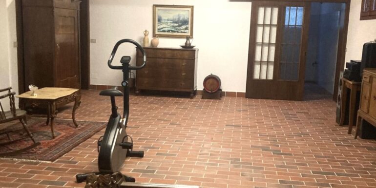 Abitazione ristrutturata più ampi spazi commerciali