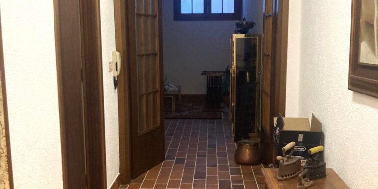 Abitazione ristrutturata più ampi spazi commerciali