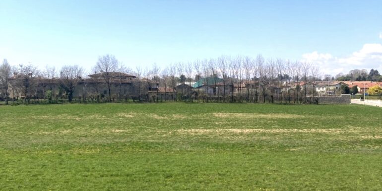 Abitazione ristrutturata più ampi spazi commerciali