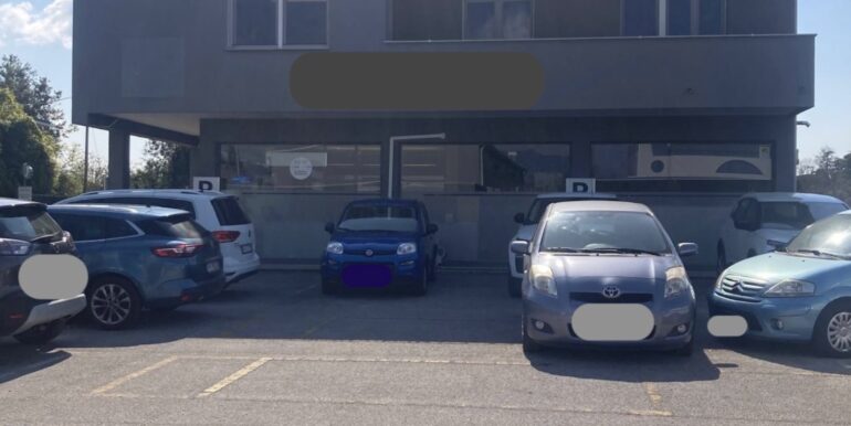 Abitazione ristrutturata più ampi spazi commerciali