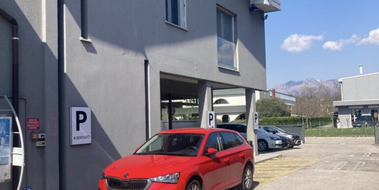 Abitazione ristrutturata più ampi spazi commerciali