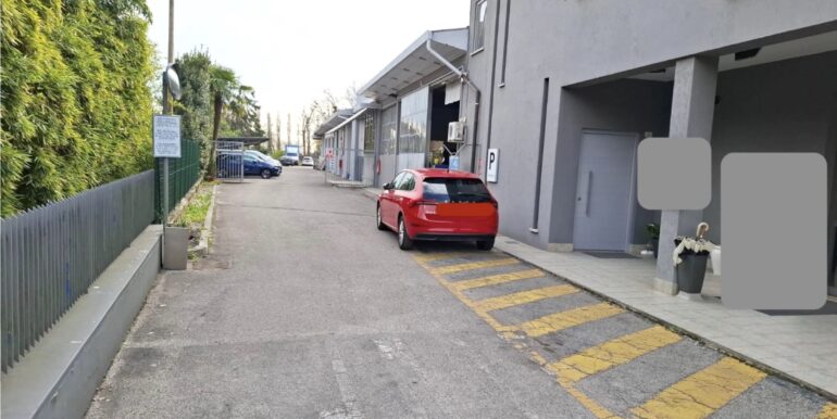 Abitazione ristrutturata più ampi spazi commerciali