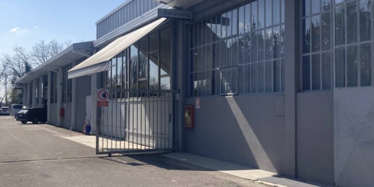 Abitazione ristrutturata più ampi spazi commerciali