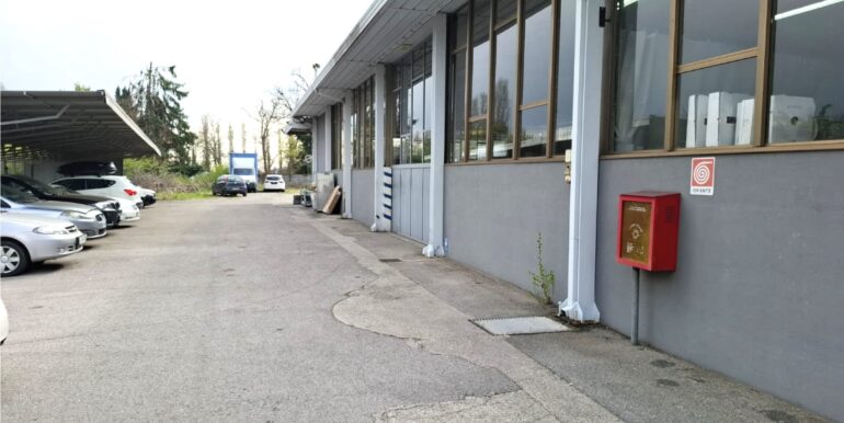 Abitazione ristrutturata più ampi spazi commerciali