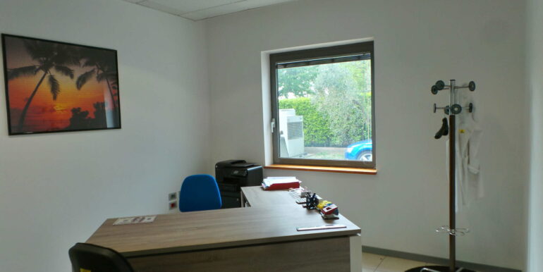 Ufficio di 260mq con 3 posti auto