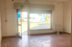 Locale commerciale vetrinato a Udine