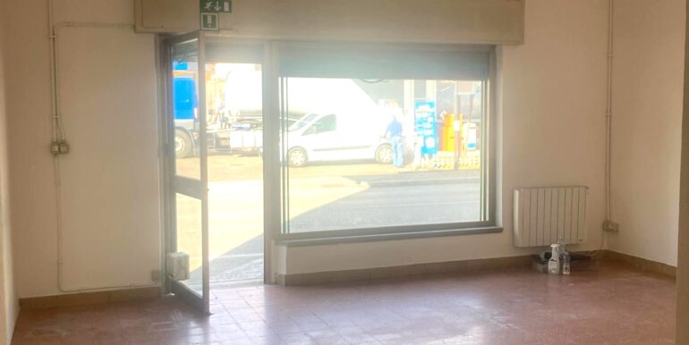 Locale commerciale vetrinato a Udine