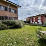 Villa di testa con ampio giardino privato