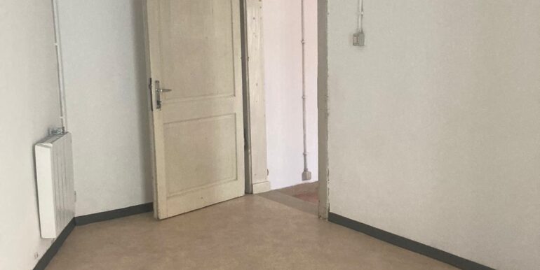 Locale commerciale vetrinato a Udine