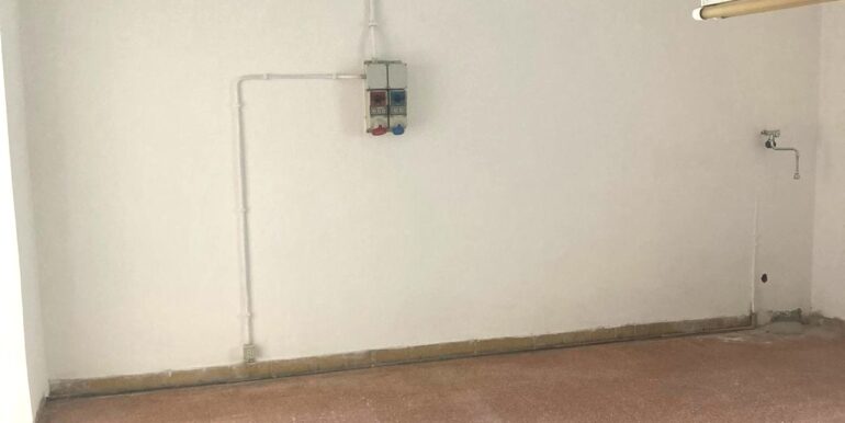 Locale commerciale vetrinato a Udine