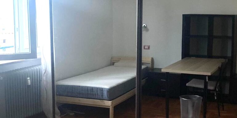 Ampia stanza doppia in appartamento condiviso