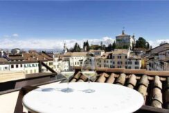 Appartamento con altana vista castello