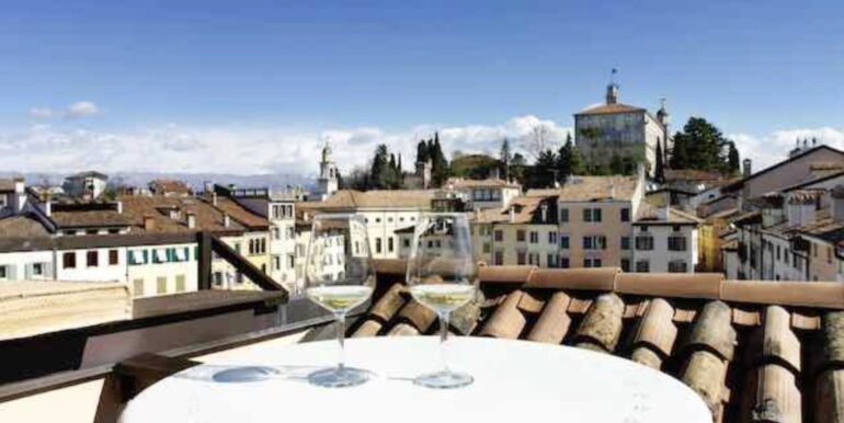 Appartamento con altana vista castello