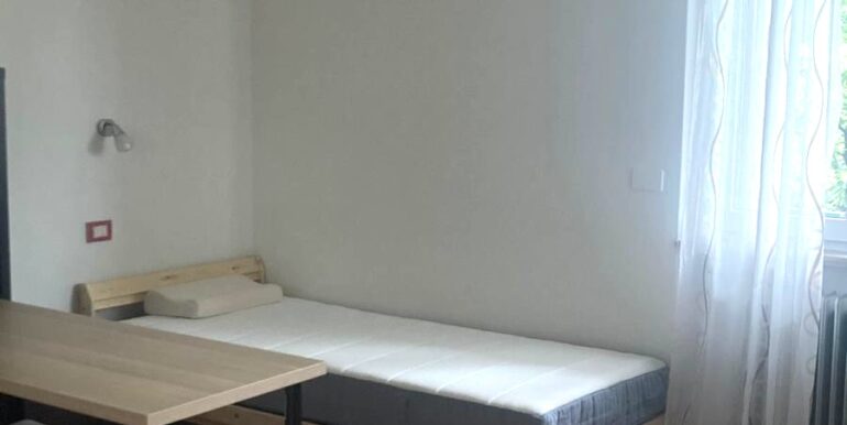 Ampia stanza doppia in appartamento condiviso