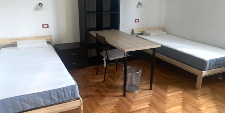 Ampia stanza doppia in appartamento condiviso