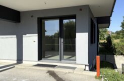 Locale commerciale vetrinato di 54mq