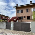 Villa di testa con ampio giardino privato