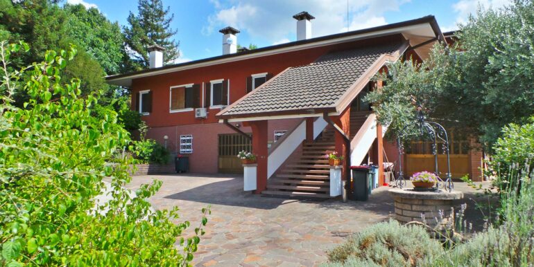 Villa indipendente con vigneto