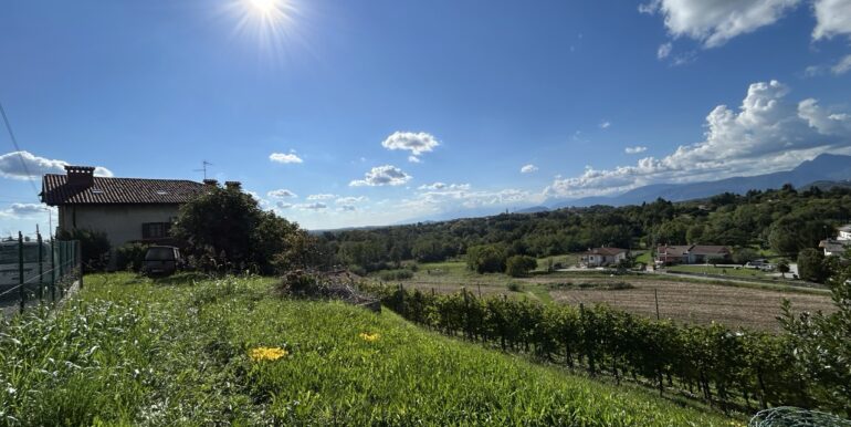 Casa in pietra panoramica con vigneto