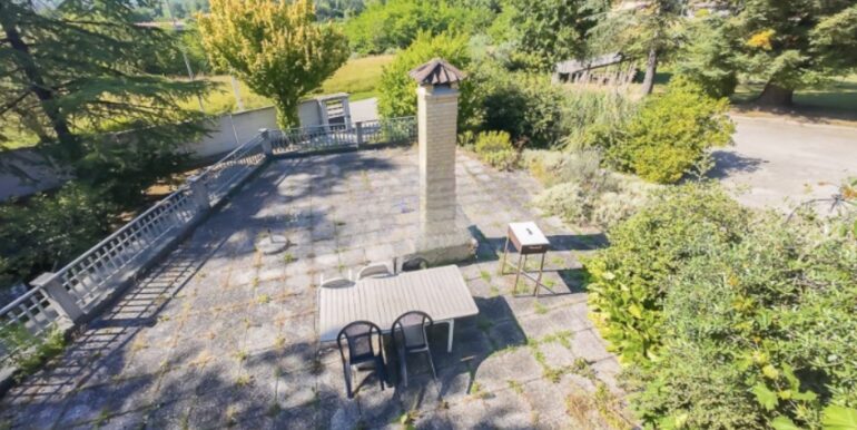 Villa indipendente con vigneto