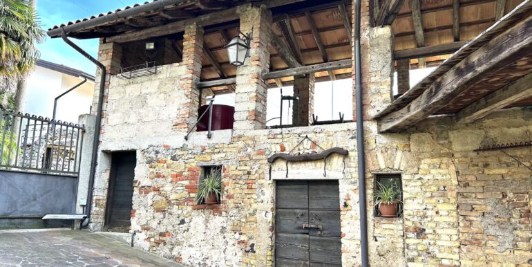 Casa in pietra panoramica con vigneto