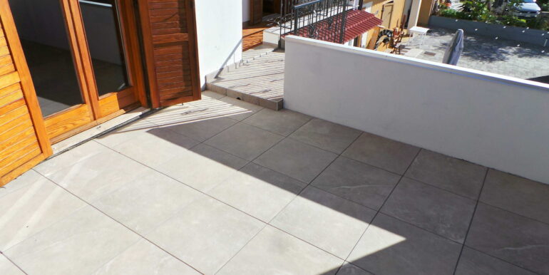 Casa bicamere con studio e cortile