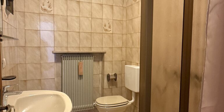 Casa bicamere con studio e cortile
