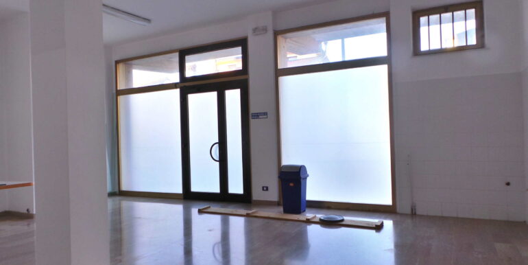 Negozio di 136mq con 4 vetrine