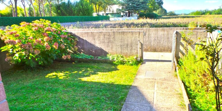 Villetta a schiera tricamere con garage doppio