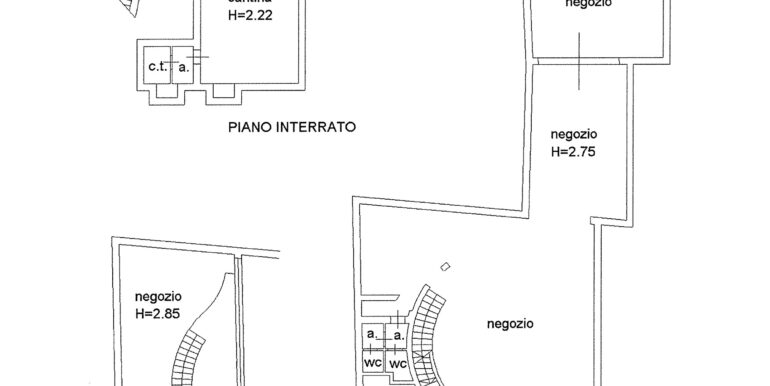 Negozio vetrinato con magazzino