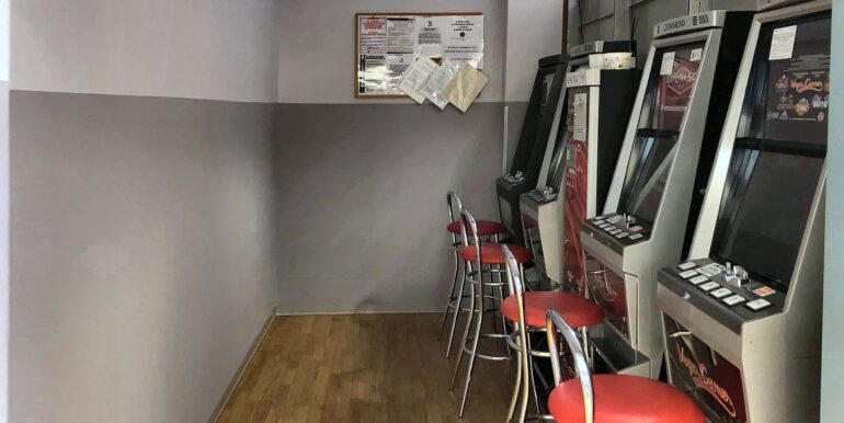 Tabaccheria con lotto, slot e parcheggio