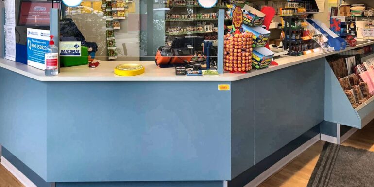 Tabaccheria con lotto, slot e parcheggio