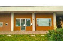 Spazioso ufficio con parcheggio